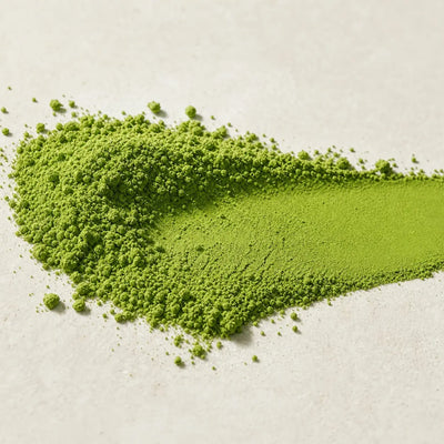 Sattgrünes Daily Matcha Pulver in Nahaufnahme
